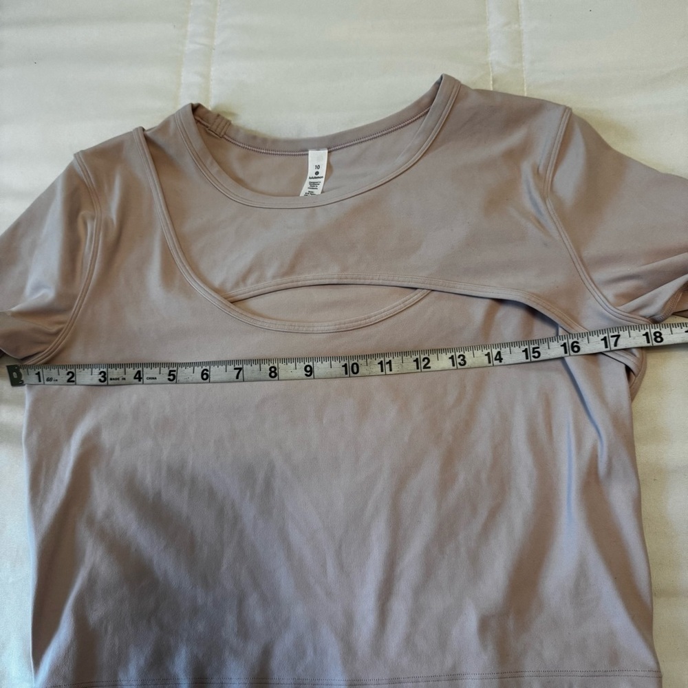 Lululemon Get Centered Cropped Top Sz 10 Shirt Short Sleeves Misty Pink Yoga - Picture 3 of 11